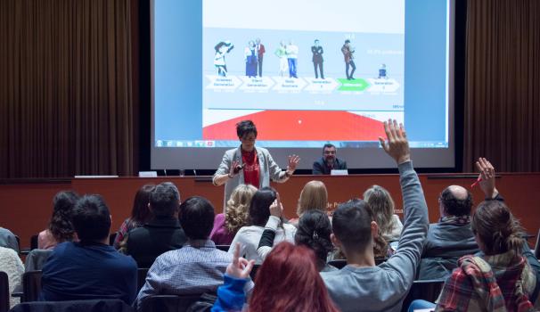 La psicòloga social Dolors Reig conferència sobre la identitat del nou jove connectat