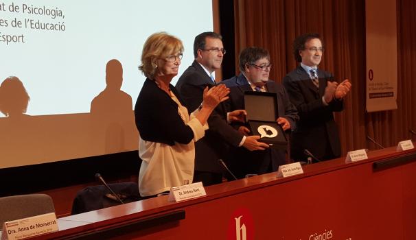 El Dr. Melgarejo recull el Premi Blanquerna Educació 2015 destacant la importància de la figura del mestre en la societat