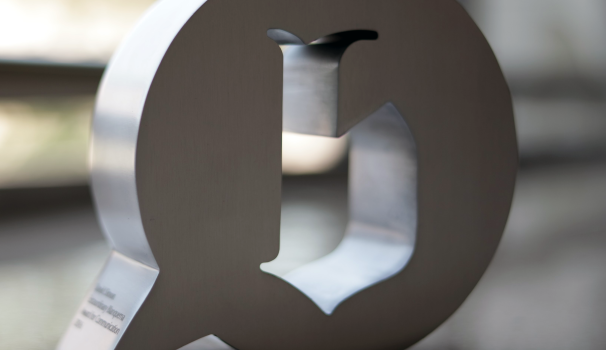 Alumna Patrícia Plaja and Marc Homedes, Best Communicator of the Year Award