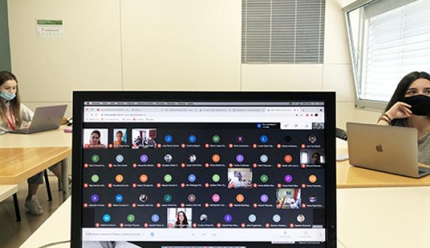 Trobada amb ex-estudiants del grau en Relacions Internacionals