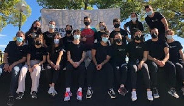 Un grup d'estudiants de la Facultat col.labora en el servei de fisioteràpia de la Mitja Marató de Collserola